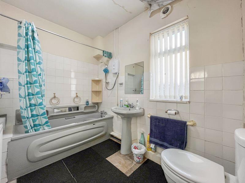 GROUND FLOOR BATHROOM
