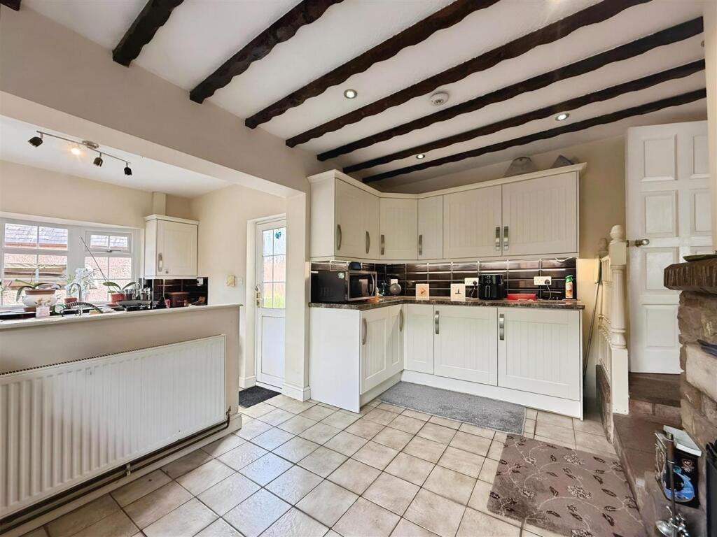 Kitchen/ Breakfast Room
