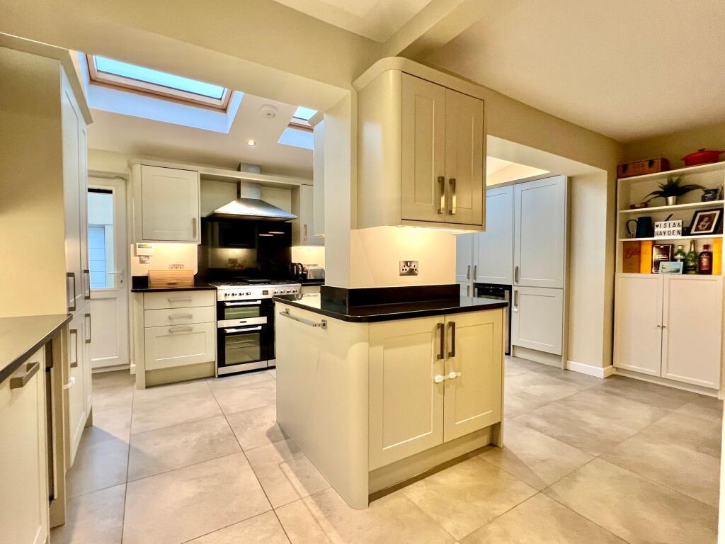 Kitchen dining room