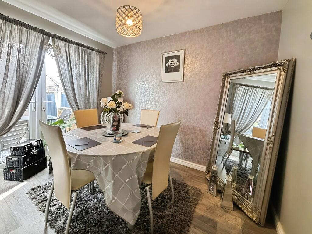 b85e4c66-WhatsApp...