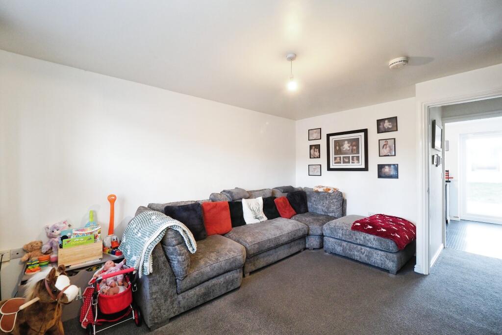 Contemporary and Cosy Lounge