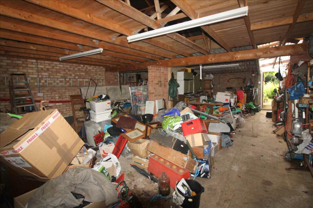 DOUBLE GARAGE