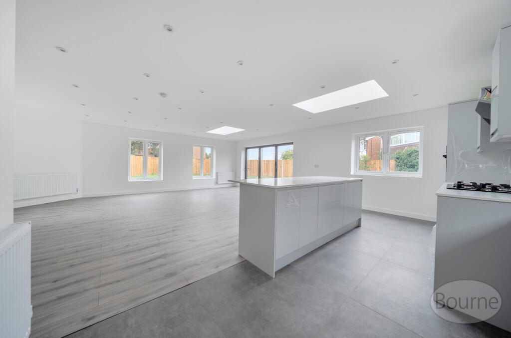 e8323b8b-8a5e-406...