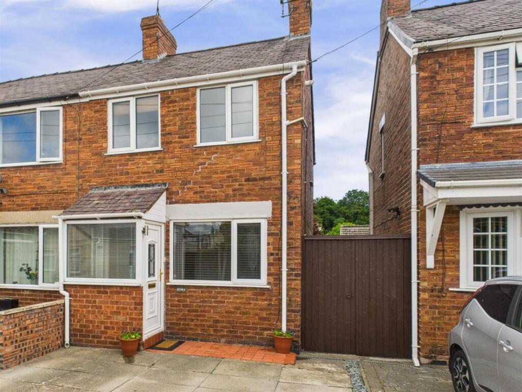 HOLYWELL WATERMARK Lauren phone(4080 × 3072px).jpg