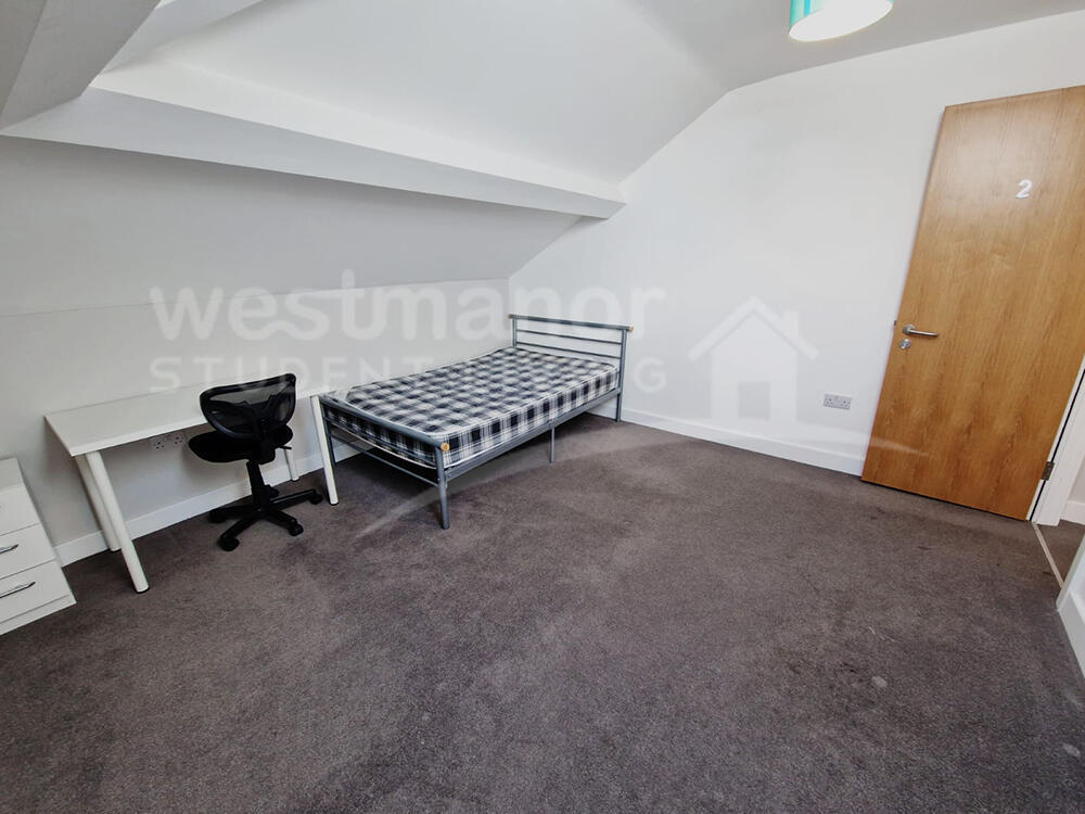 FLAT 12 - SHARED BR