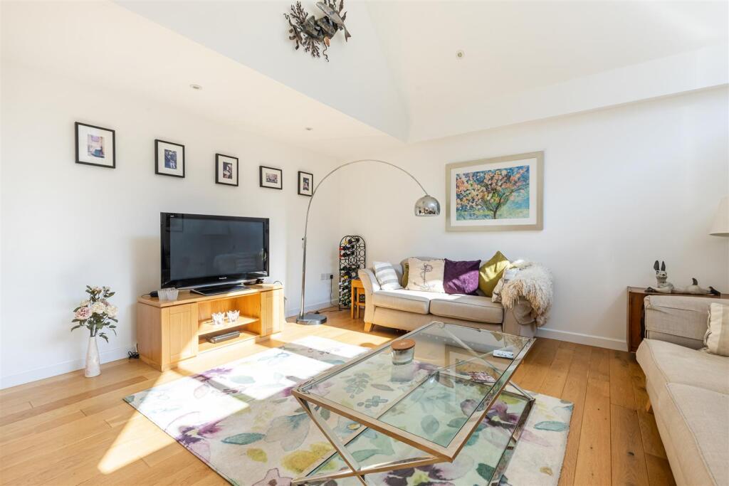 A03 - 4 Westwater Court, Dartmouth, Victoria Road 