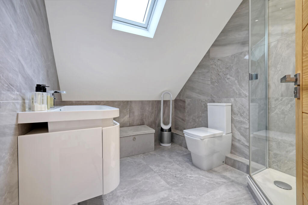 En-Suite to Master Bedroom