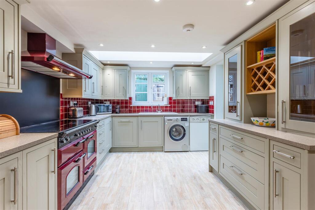 Kitchen (1).jpg