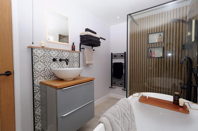 Family Bathroom (Ground Floor)