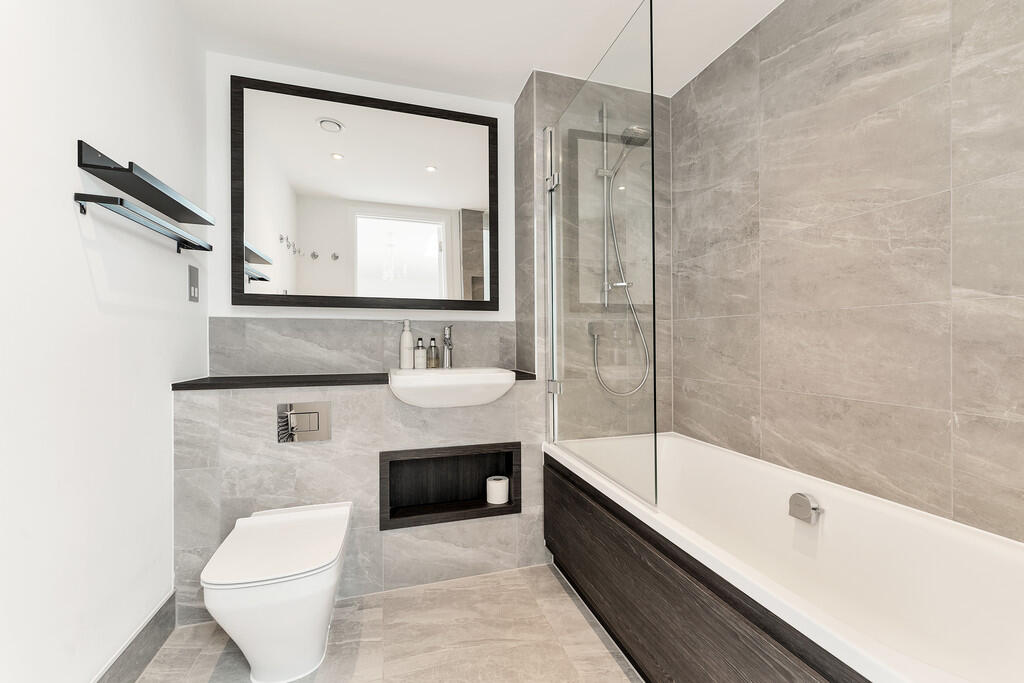 2nd Floor Bathroo...