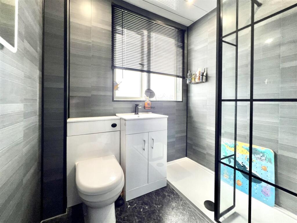 Katrine Drive, Crossford