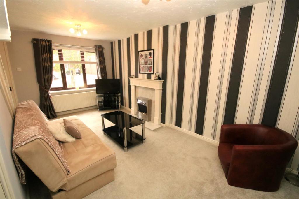 OPEN PLAN LOUNGE/ DINING ROOM