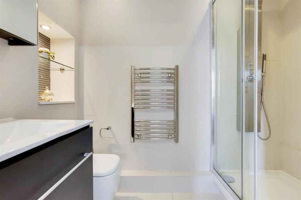 9_Master Ensuite-0.jpg