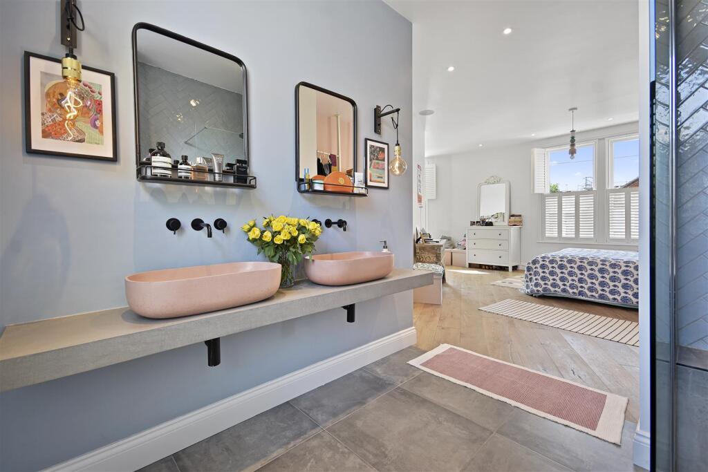 Sulgrave Road - Ensuite.jpg