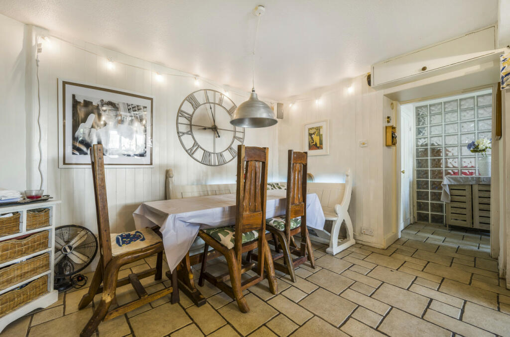 Dining/Kitchen Area