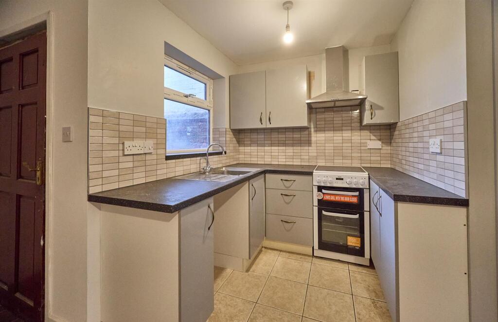 high street es 3.jpg