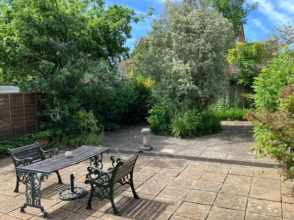 GARDEN 