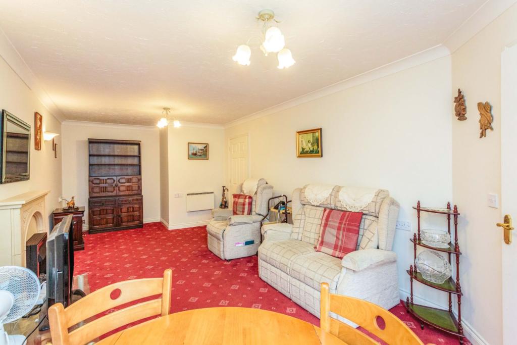 Lounge/Dining Room