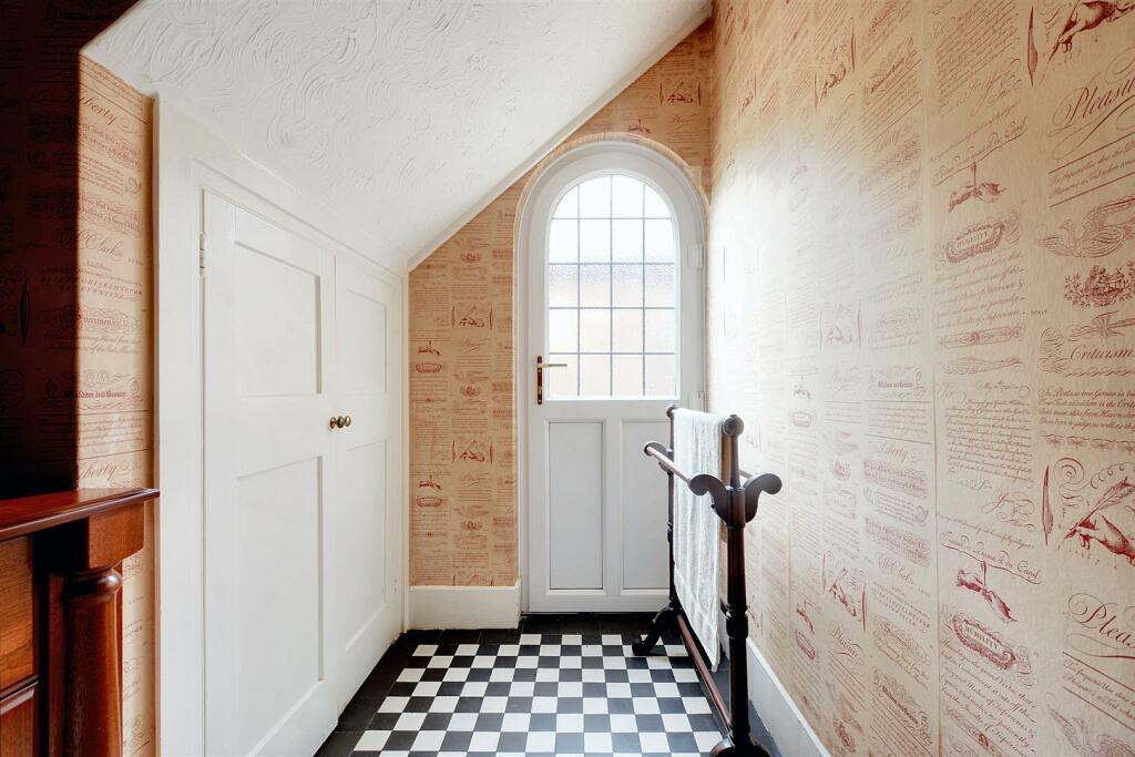 Downstairs Bathroom_3.jpeg