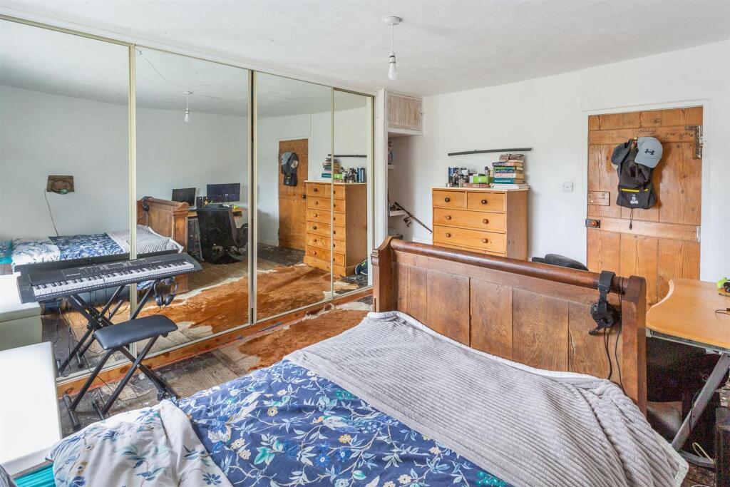 18_bedroom_2b.jpg