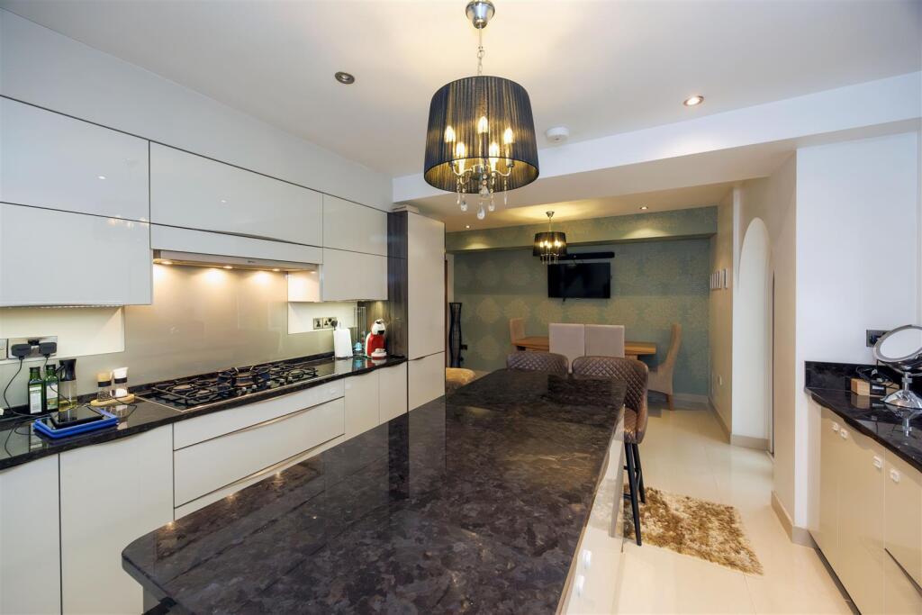 Kitchen 3 SAPL6067-Enhanced-NR.jpg