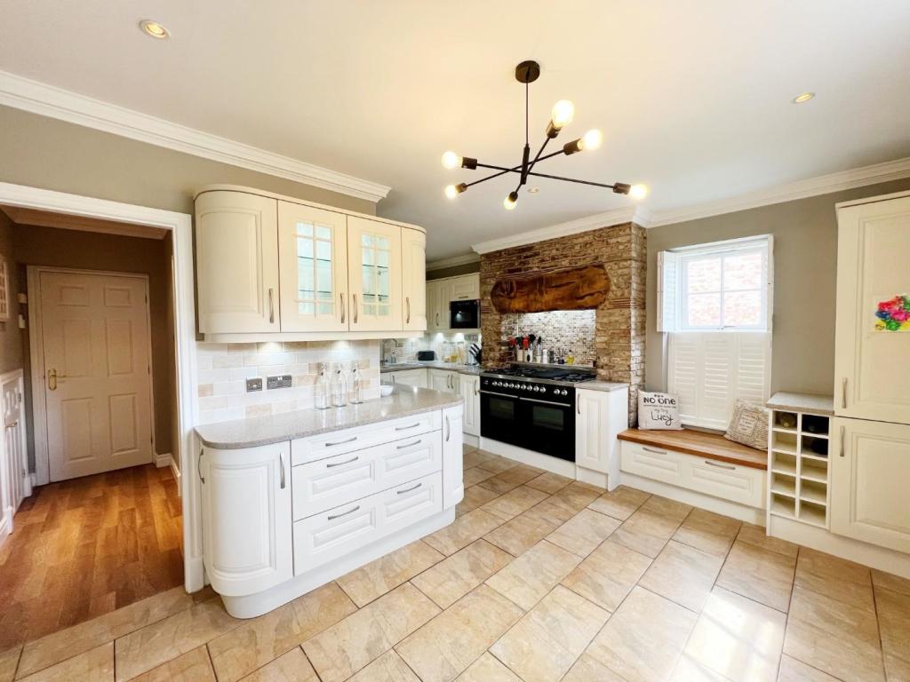 Kitchen pic 1.jpg