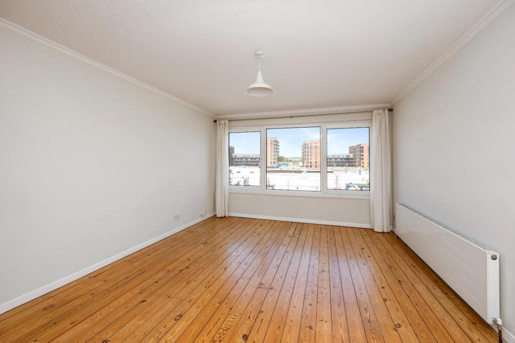 Harbour Way, 200-008.JPG