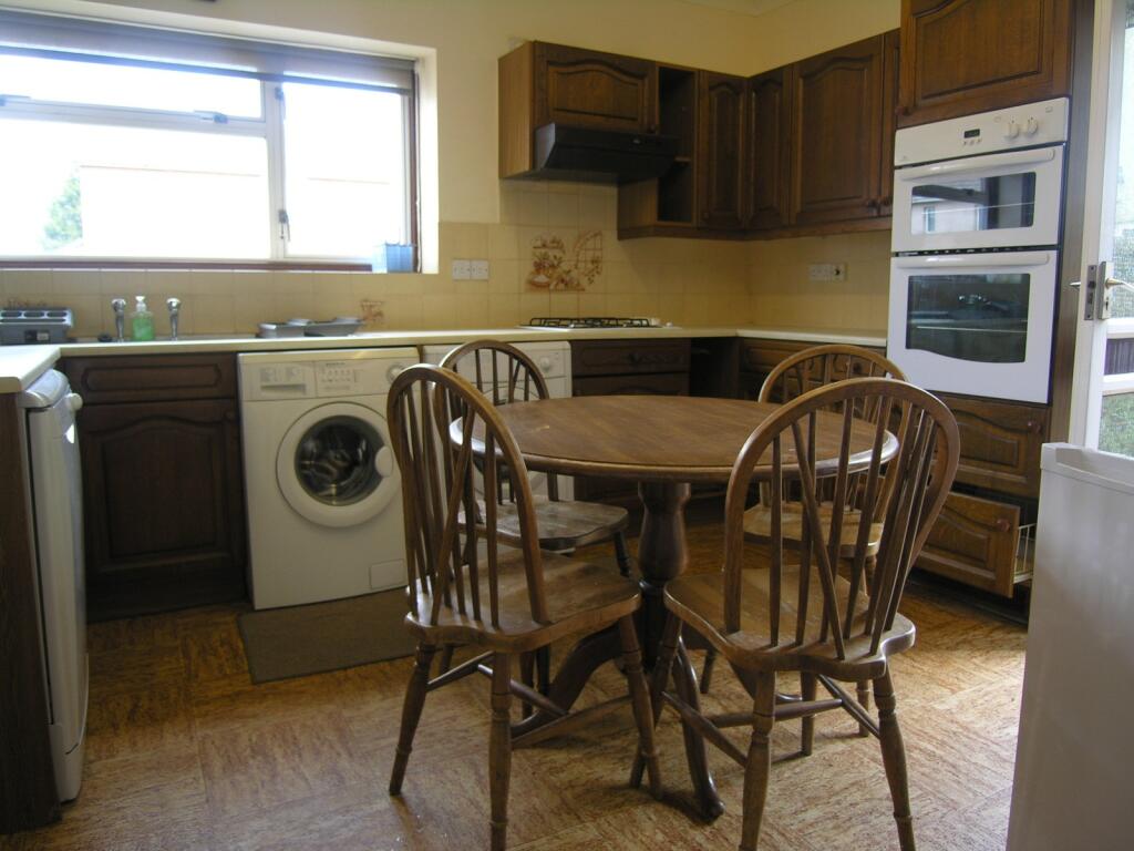 4 bedroom Detached House in Winton