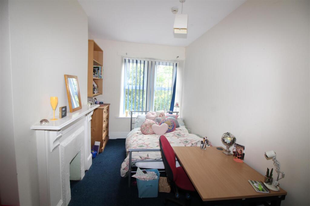 Bedroom 7.JPG