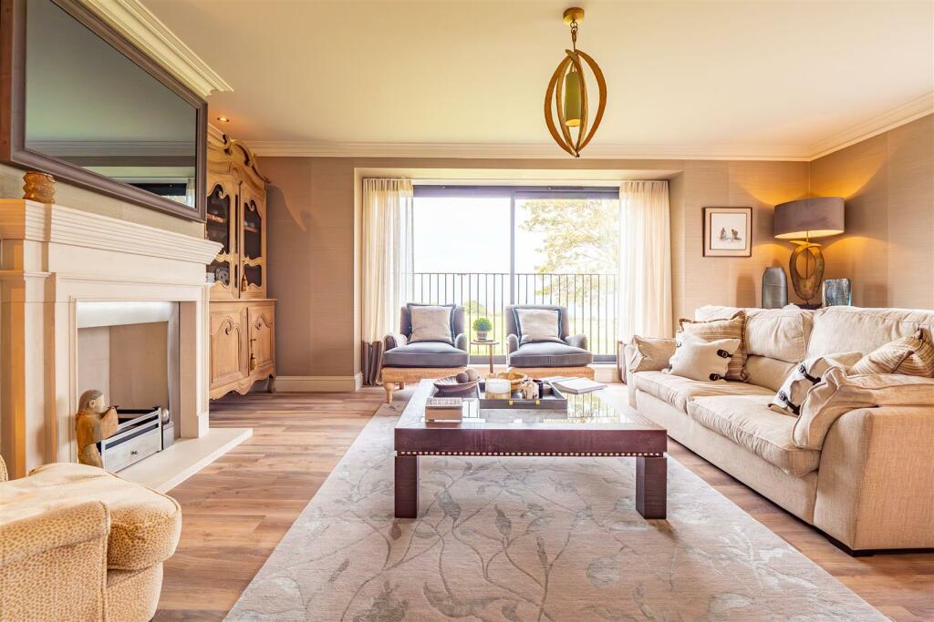Living Room...jpg