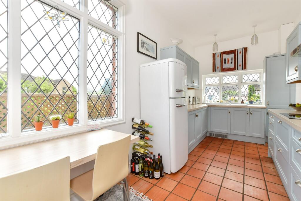 Kitchen/ Breakfast Room