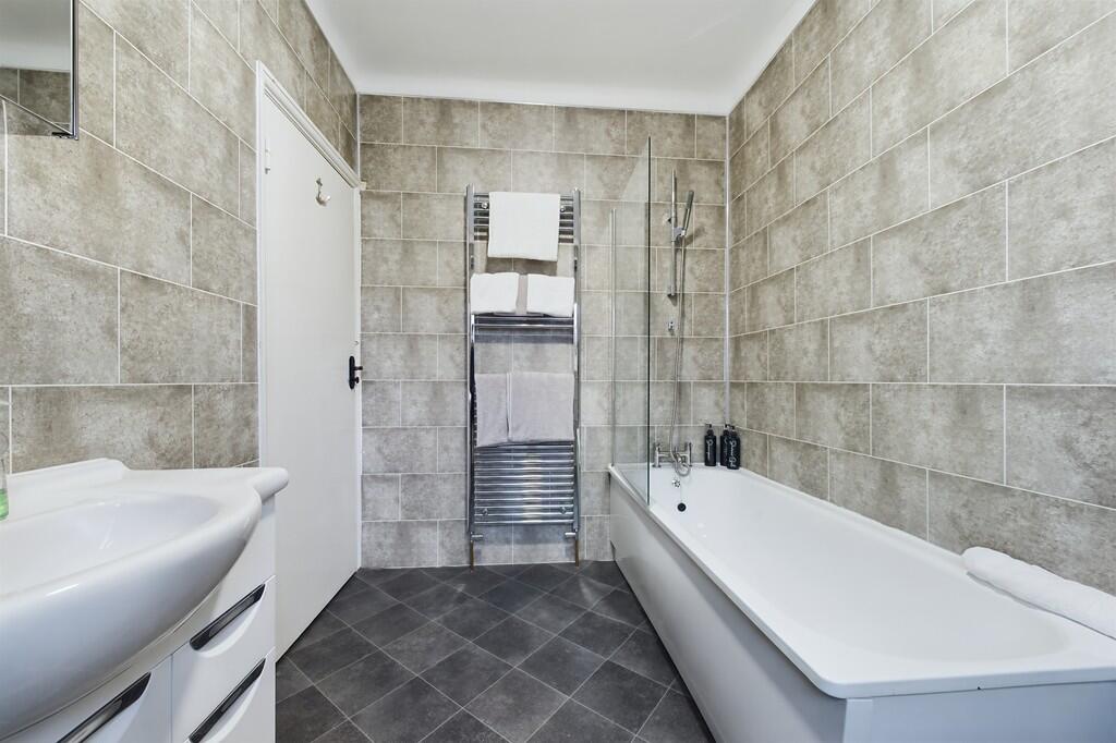 CAM01085G0-PR0504...