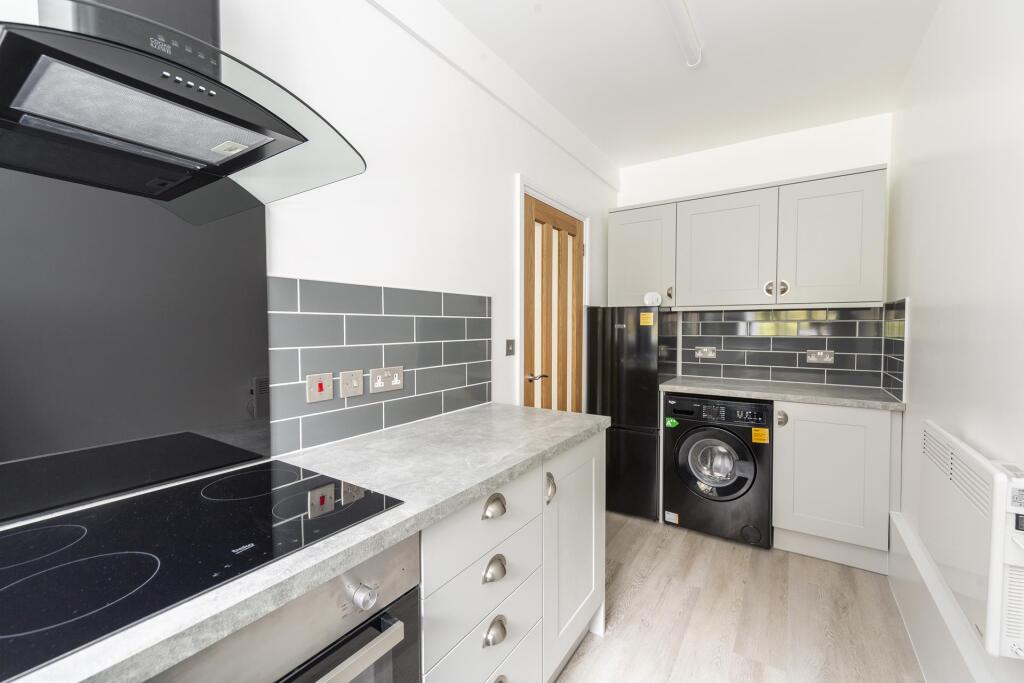Kitchen ()
