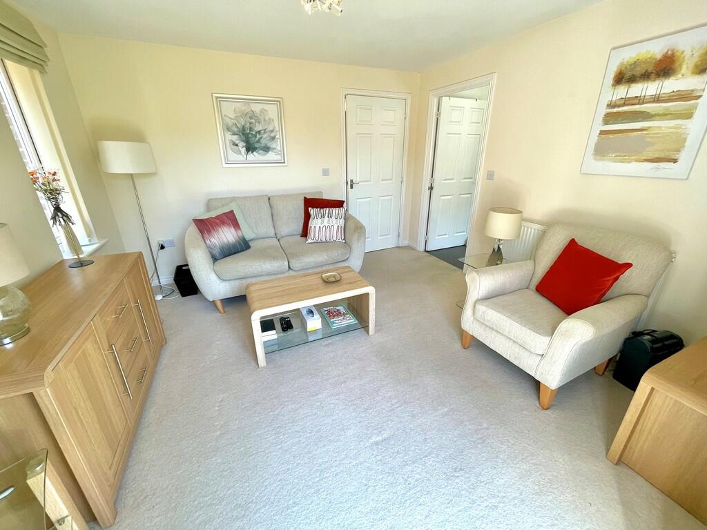 16 The Limes Loun...