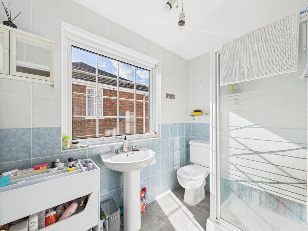 CAM01354G0-PR0558-STILL028