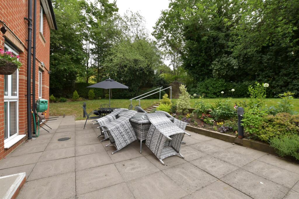Patio / Decking