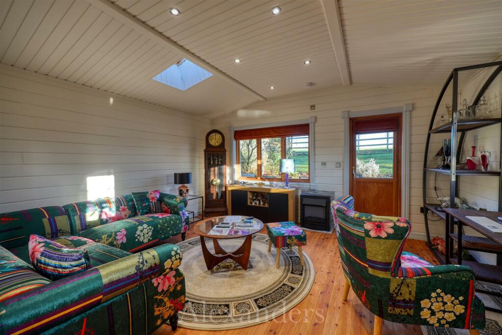 14 Highfield End-21.jpg