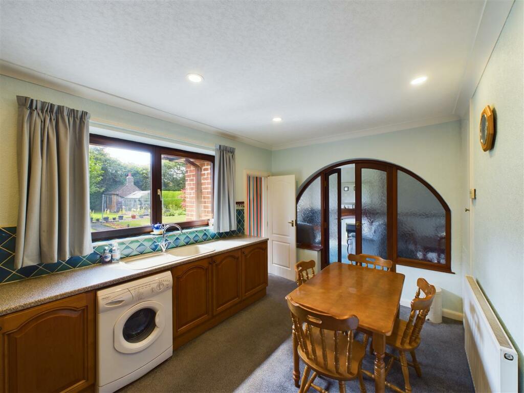 KITCHEN/ DINER