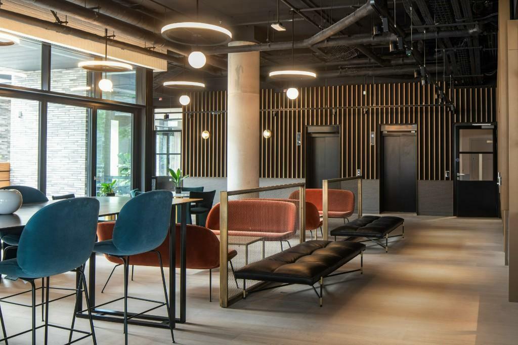 Lobby lounge