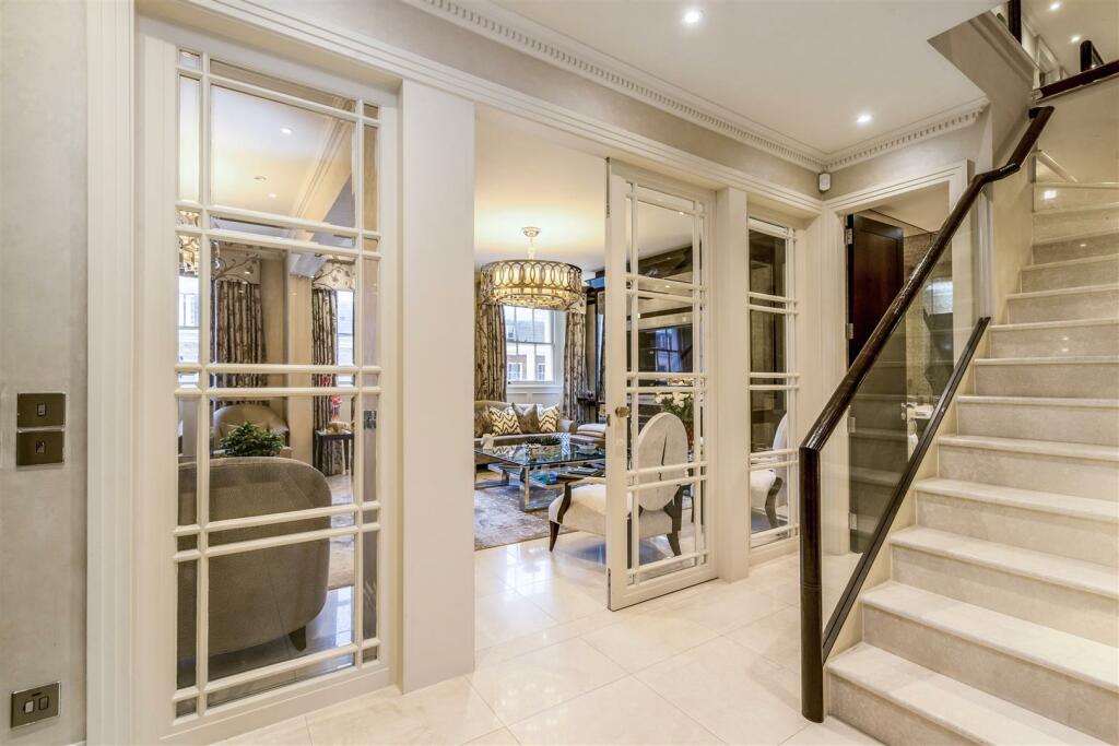 63813_26C Eaton Place  (18).jpg