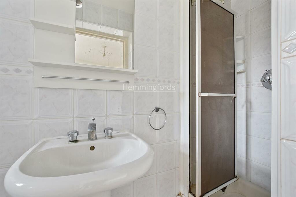 15-d2eaGCHMF - 24 Boniface Walk - Shower -Original