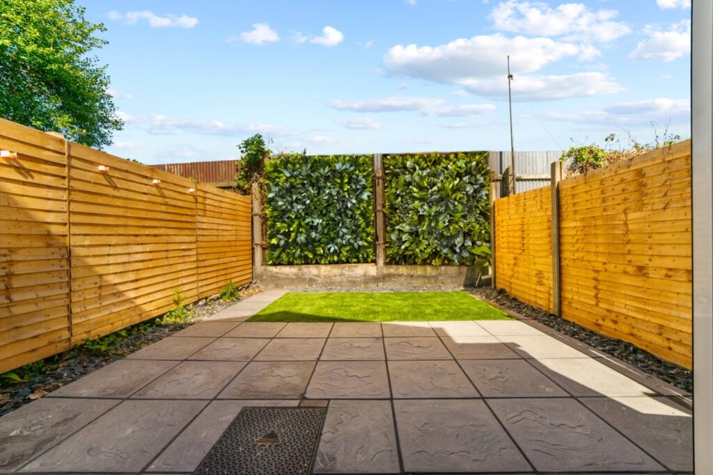 Lrg_Rumney-Street-Backgarden