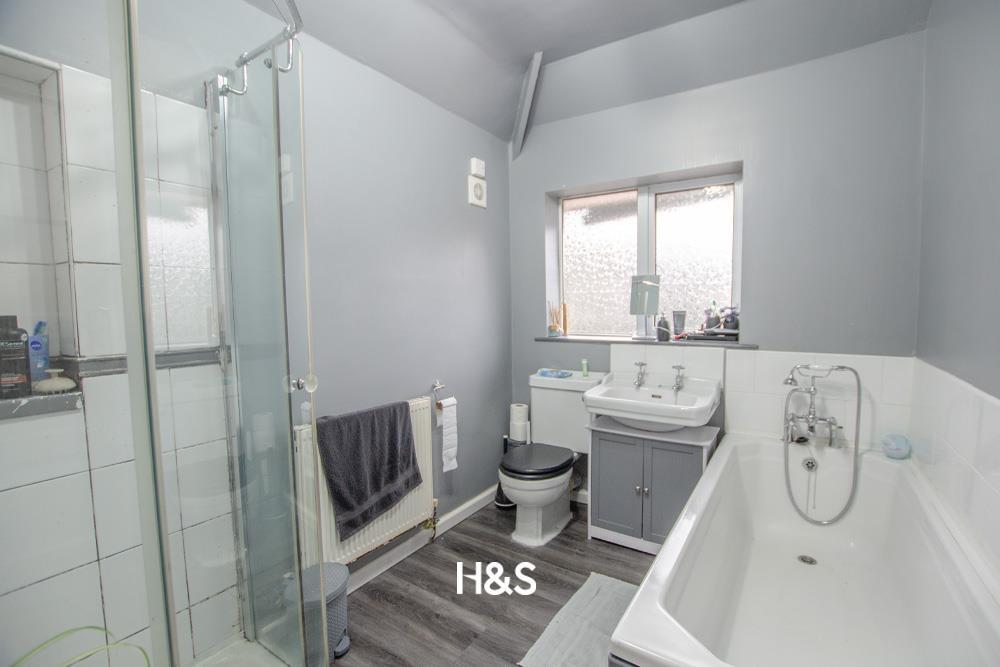 147 School Road - Bathroom.jpg