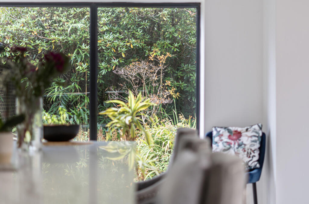 1364053-12-68ed32...