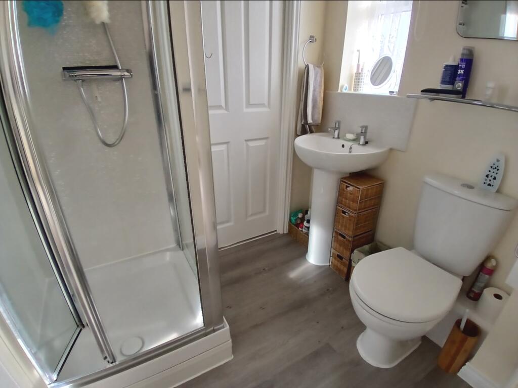 JACK AND JILL SHOWER ROOM
