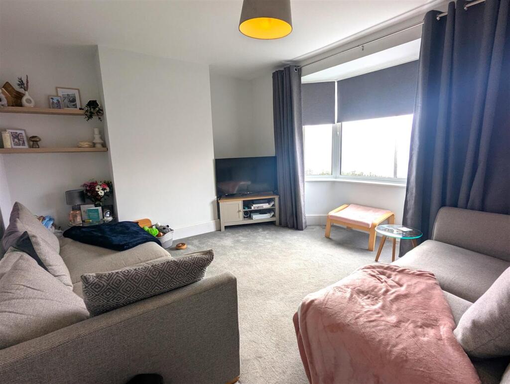 Living Room 12.jpg