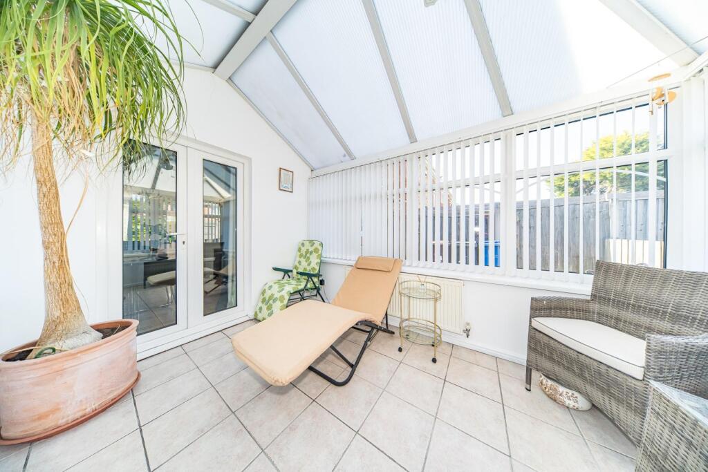 12 st lukes way conservatory.jpg