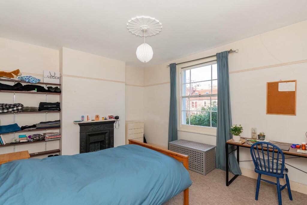 1B0RMR - Bedroom F.jpg