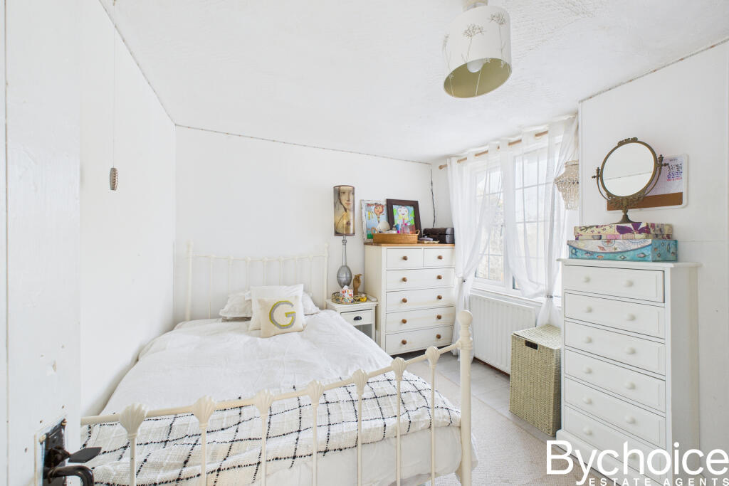 CAM05454G0-PR0072-STILL027