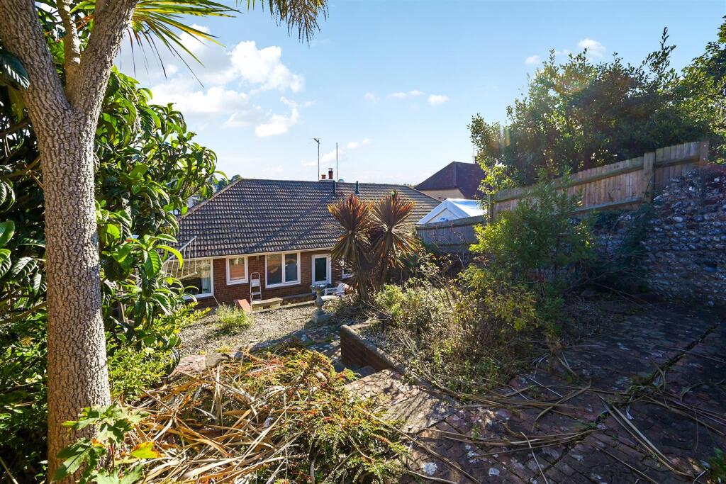 2a Windlesham Close, BN41 (16).jpg